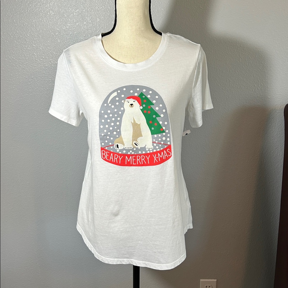 Old Navy Classic White Tee with Christmas Graphic NWOT